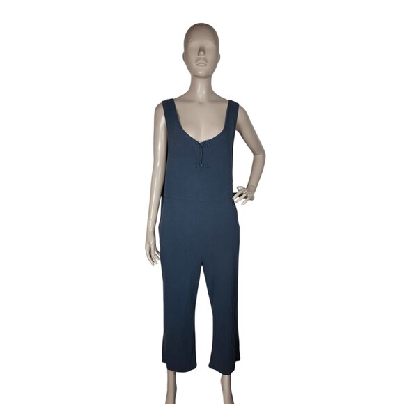 Celmia Collection Sleevless Frog Closure Low-Cut Wide Leg Cropped Jumpsuit LRG - Picture 5 of 10